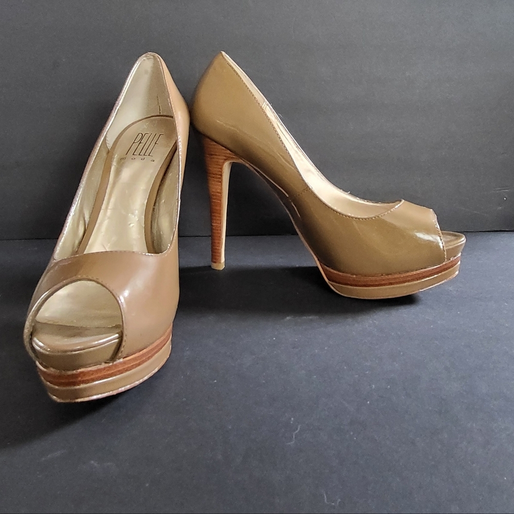 PELLE MODA Patent Leather Peep-Toe Pump 9M